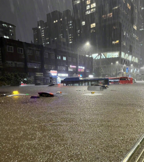 韩国暴雨3（图片来源：微博截图）