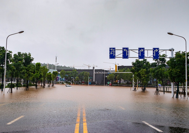 城市暴雨街道洪水内涝（图片来源：摄图网）
